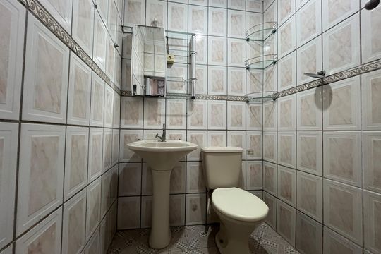 Banheiro de casa para alugar com 1 quarto, 65m² em Parque Maria Domitila, São Paulo