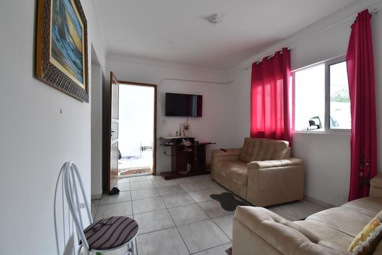 Sala de casa à venda com 4 quartos, 191m² em Sítio Cercado, Curitiba