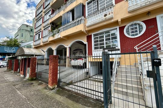 Fachada de apartamento para alugar com 2 quartos, 80m² em Centro, Florianópolis