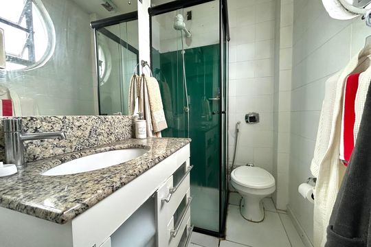 Banheiro Suíte  de apartamento para alugar com 2 quartos, 80m² em Centro, Florianópolis