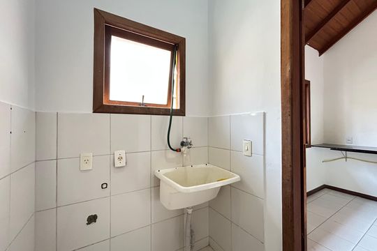 Área de Serviço de casa para alugar com 2 quartos, 100m² em Rio Tavares, Florianópolis