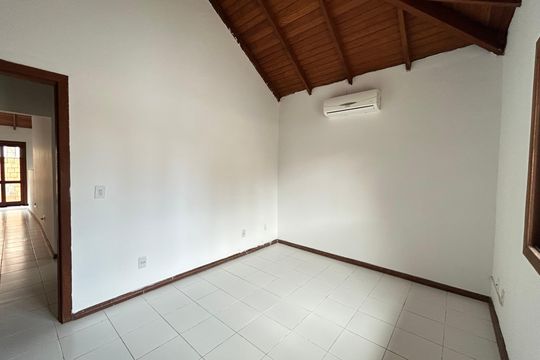 Quarto 1 de casa para alugar com 2 quartos, 100m² em Rio Tavares, Florianópolis