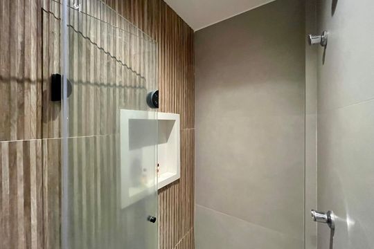 Banheiro da Suíte de apartamento para alugar com 1 quarto, 72m² em Barra da Tijuca, Rio de Janeiro