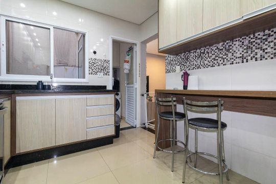 Cozinha de casa de condomínio à venda com 2 quartos, 89m² em Chácara Seis de Outubro, São Paulo