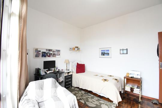 Quarto 1 de apartamento à venda com 2 quartos, 75m² em Centro, Curitiba