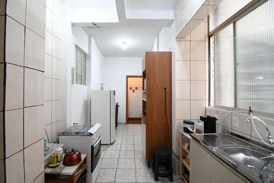 Cozinha de apartamento à venda com 2 quartos, 75m² em Centro, Curitiba