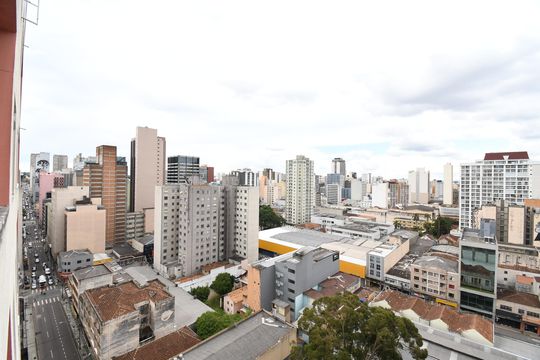 Vista da sacada de apartamento à venda com 2 quartos, 75m² em Centro, Curitiba