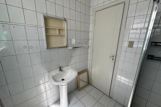 Banheiro de apartamento para alugar com 2 quartos, 89m² em Itararé, São Vicente