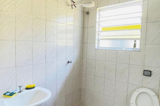 Banheiro de casa para alugar com 2 quartos, 63m² em Centro (caucaia do Alto), Cotia