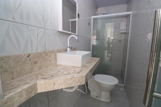 Banheiro de casa para alugar com 2 quartos, 80m² em São Rafael, Salvador