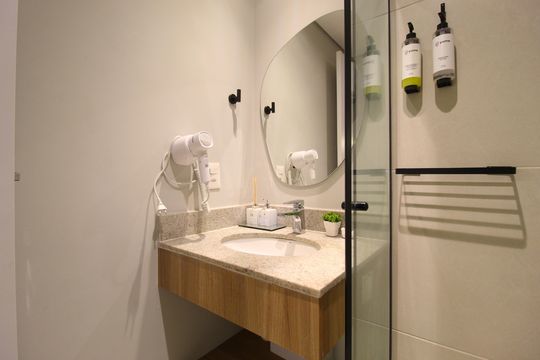 Banheiro de kitnet/studio à venda com 1 quarto, 27m² em Planalto Paulista, São Paulo