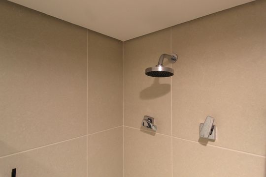 Banheiro de kitnet/studio à venda com 1 quarto, 27m² em Planalto Paulista, São Paulo