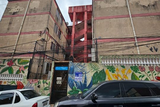 Fachada de apartamento para alugar com 2 quartos, 50m² em Conjunto Habitacional Presidente Castelo Branco, Carapicuíba