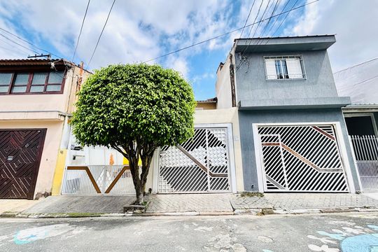 Fachada de casa para alugar com 2 quartos, 80m² em Vila Curuçá Velha, São Paulo