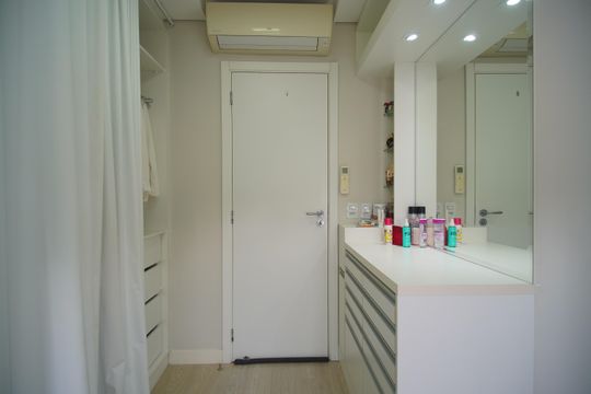 Closet da suíte de apartamento à venda com 2 quartos, 89m² em Centro, Novo Hamburgo