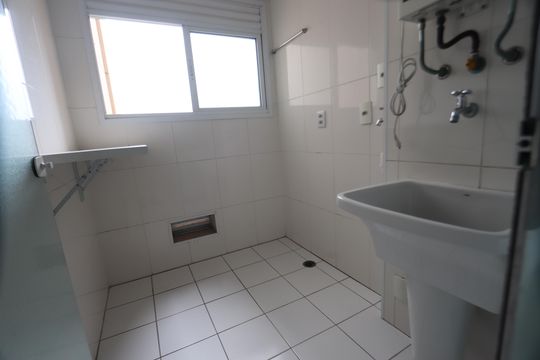 Área de Serviço de apartamento para alugar com 2 quartos, 65m² em Jardim Piqueroby, São Paulo