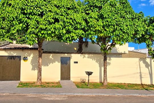 Fachada de casa para alugar com 3 quartos, 90m² em Jardim Olímpico, Aparecida de Goiânia