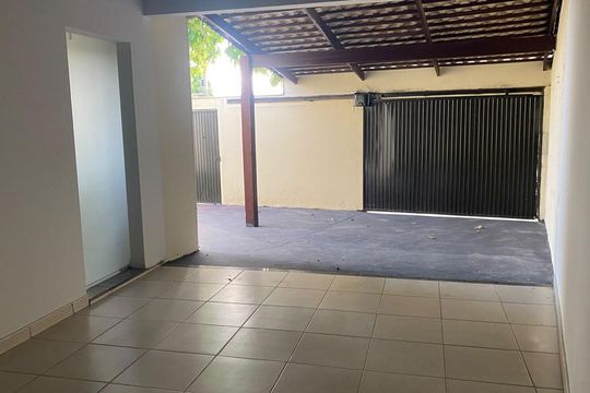 Área externa de casa para alugar com 3 quartos, 90m² em Jardim Olímpico, Aparecida de Goiânia