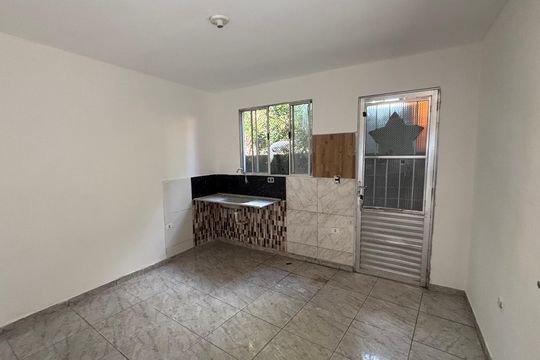 Casa para alugar com 1 quarto, 25m² em Vila Gilda, São Paulo