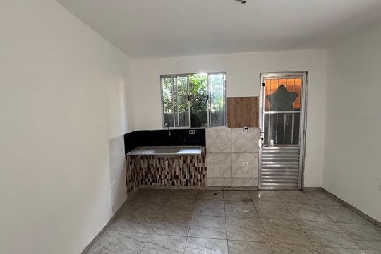 Casa para alugar com 1 quarto, 25m² em Vila Gilda, São Paulo