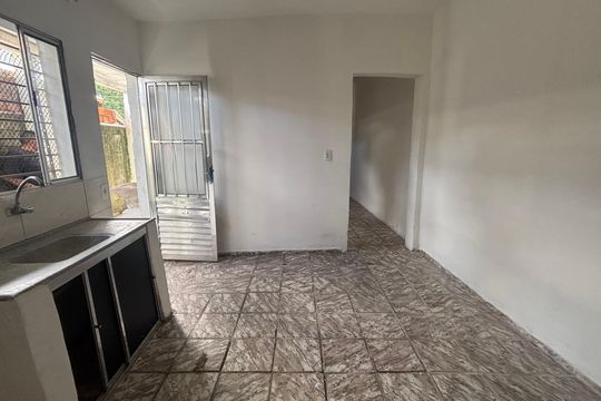 Casa para alugar com 1 quarto, 18m² em Vila Gilda, São Paulo