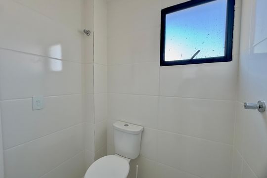 Banheiro 1 de apartamento à venda com 2 quartos, 57m² em Vila Maranduba, Guarulhos