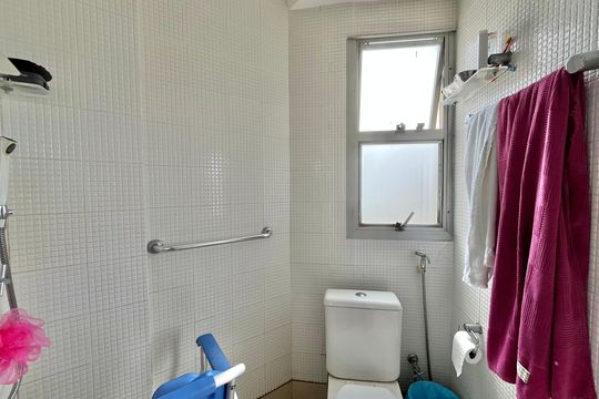 Banheiro suíte 2 de apartamento à venda com 4 quartos, 450m² em Barra da Tijuca, Rio de Janeiro