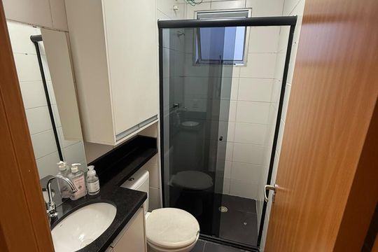 Banheiro de apartamento para alugar com 2 quartos, 56m² em Água Chata, Guarulhos