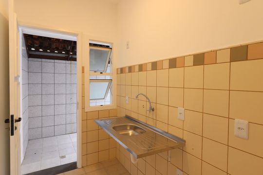 Cozinha de casa de condomínio à venda com 3 quartos, 89m² em Jardim Dona Leopoldina, Porto Alegre