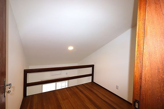 Mezanino de casa de condomínio à venda com 3 quartos, 89m² em Jardim Dona Leopoldina, Porto Alegre