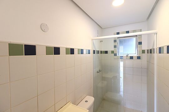 Banheiro de casa de condomínio à venda com 3 quartos, 89m² em Jardim Dona Leopoldina, Porto Alegre