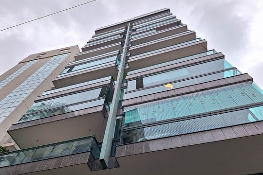 Fachada de apartamento para alugar com 2 quartos, 96m² em Icaraí, Niterói