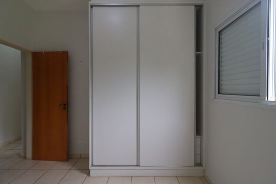 Quarto 2 de apartamento para alugar com 2 quartos, 50m² em Jardim Itau, Ribeirão Preto