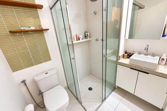 Banheiro de kitnet/studio à venda com 1 quarto, 23m² em Jardim das Acacias, São Paulo