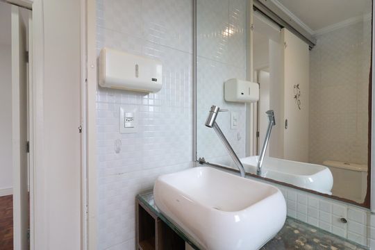 Banheiro de apartamento à venda com 2 quartos, 50m² em Jardim Taquaral, São Paulo