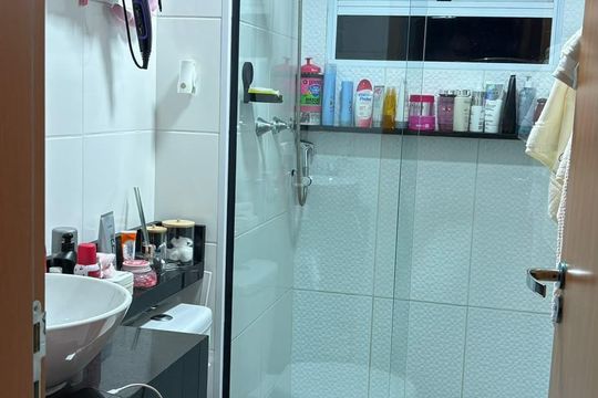 Banheiro de apartamento à venda com 2 quartos, 43m² em Colônia (Zona Leste), São Paulo