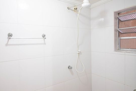 Banheiro da Área de serviço de casa para alugar com 1 quarto, 118m² em Chora Menino, São Paulo