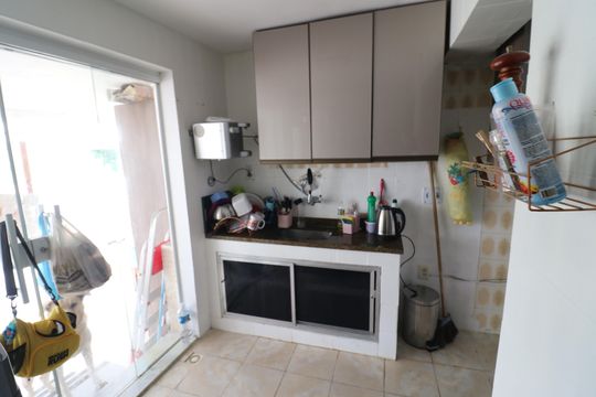 Cozinha de apartamento para alugar com 2 quartos, 90m² em Pitangueiras, Rio de Janeiro