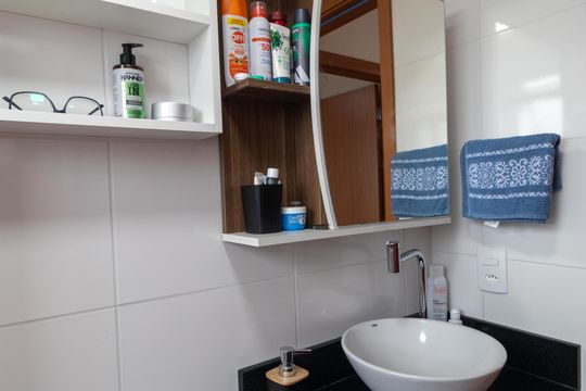 Banheiro de apartamento à venda com 2 quartos, 42m² em Jardim Nova Europa, Campinas