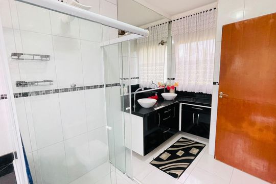 Banheiro da Suíte principal de casa de condomínio para alugar com 5 quartos, 240m² em Residencial San Diego (paysage Clair), Cotia