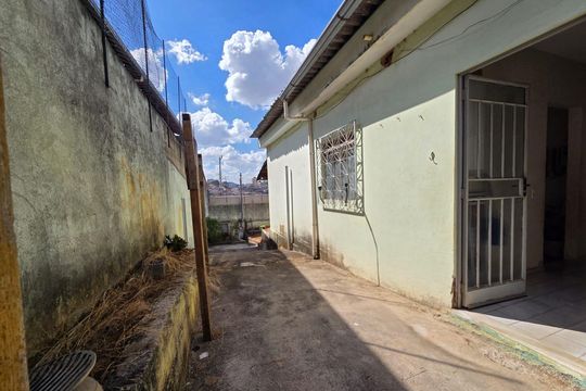 Área da casa  de casa à venda com 2 quartos, 60m² em Nova Gameleira, Belo Horizonte