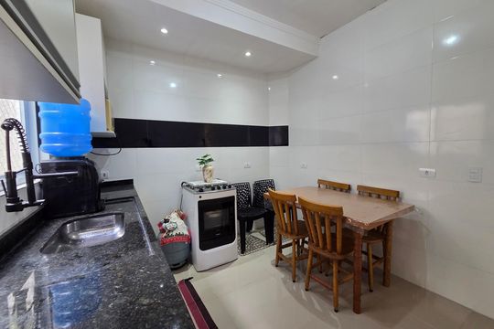 Cozinha de casa de condomínio para alugar com 2 quartos, 65m² em Real, Praia Grande
