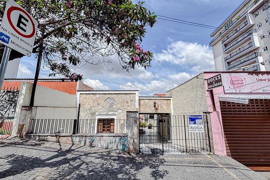 Fachada com Placa de casa para alugar com 2 quartos, 80m² em Vila Matilde, São Paulo