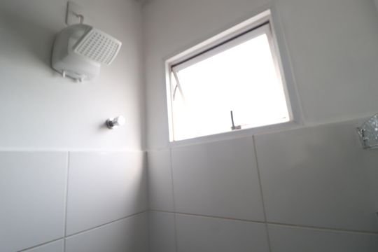 Banheiro Social de apartamento para alugar com 2 quartos, 50m² em Presidente Roosevelt, Uberlândia