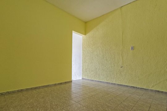 Casa para alugar com 1 quarto, 100m² em Jardim Adelfiore, São Paulo
