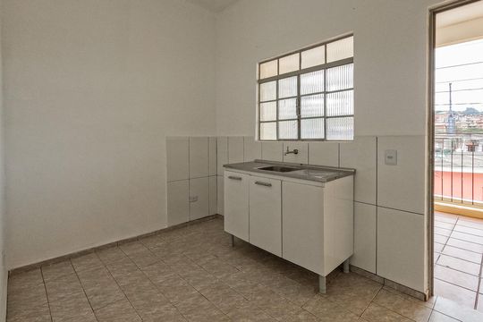 Cozinha de casa para alugar com 1 quarto, 100m² em Jardim Adelfiore, São Paulo