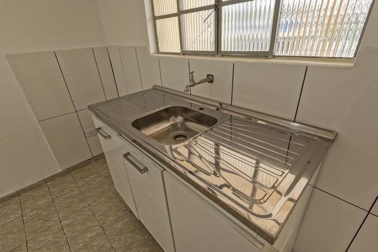 Casa para alugar com 1 quarto, 100m² em Jardim Adelfiore, São Paulo
