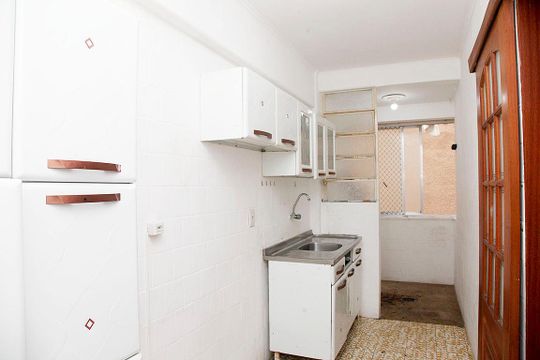 Cozinha de apartamento à venda com 2 quartos, 59m² em Centro Histórico, Porto Alegre