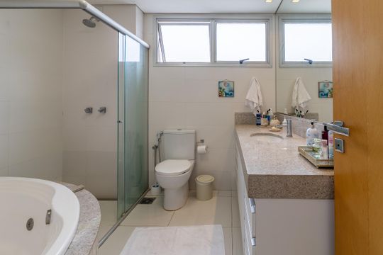Apartamento à venda com 4 quartos, 223m² em Santa Lúcia, Belo Horizonte