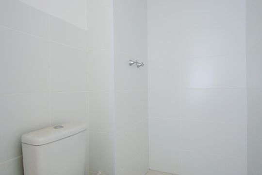 Banheiro Social de apartamento para alugar com 2 quartos, 49m² em Vila das Bandeiras, Guarulhos
